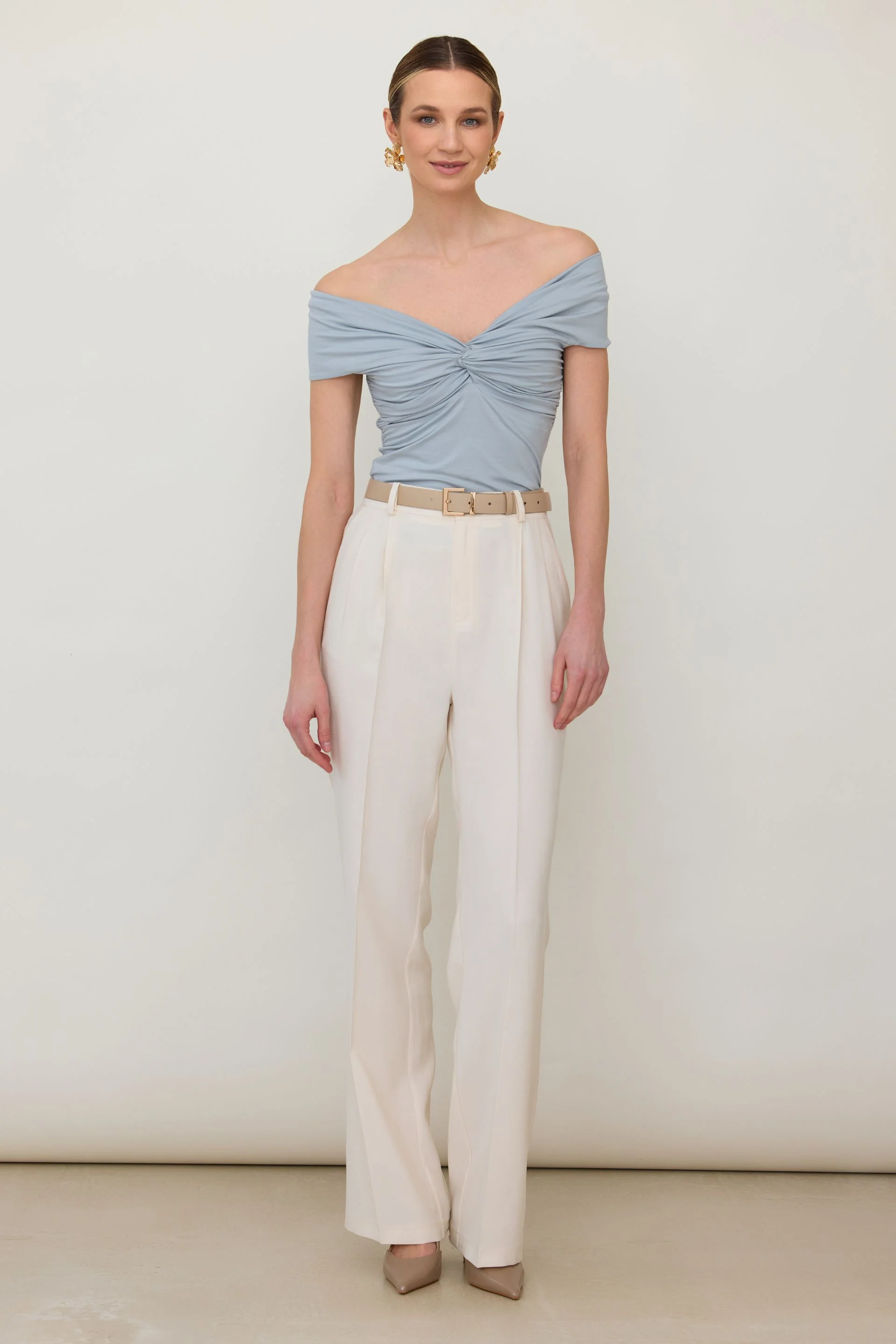 Bluzka bez ramion z zawinięciem baby blue - Image 3