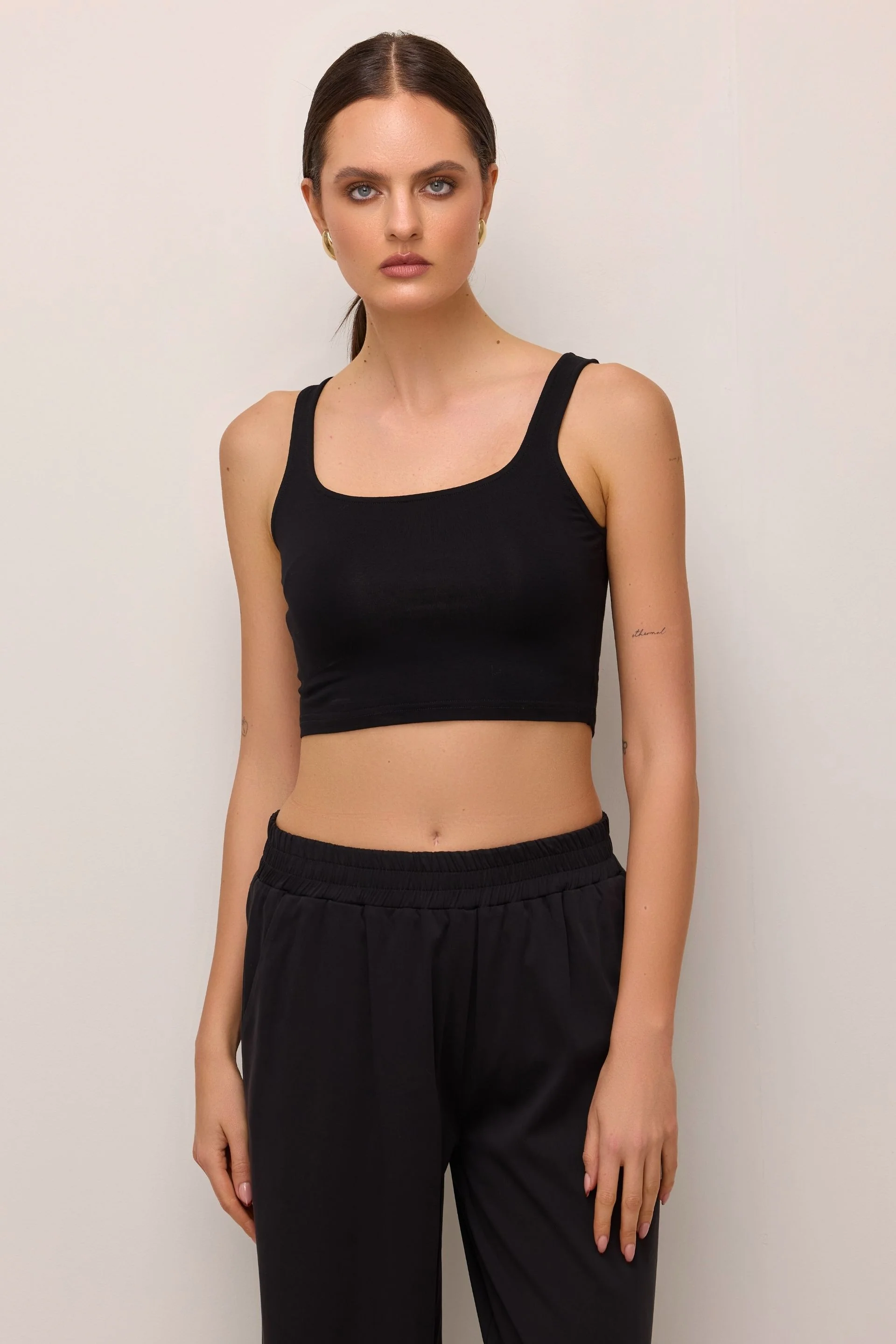 Crop top czarny - Image 3