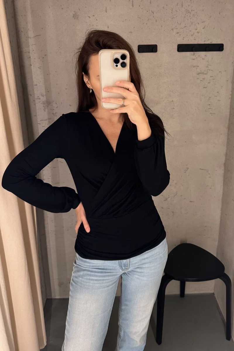 Elegancka bluzka kopertowa z mikromodalu czarna - Image 6