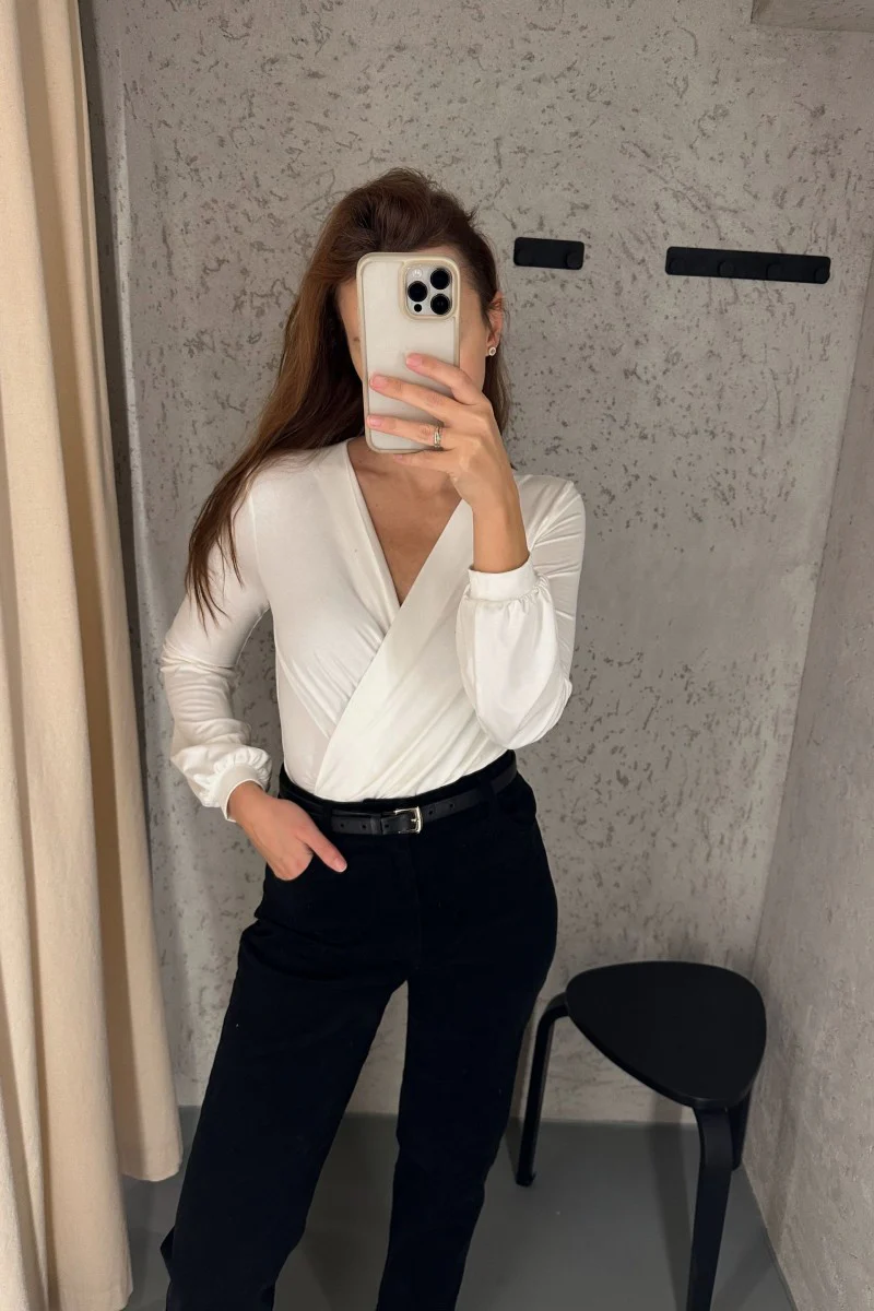 Elegancka bluzka kopertowa z mikromodalu śmietankowa - Image 7