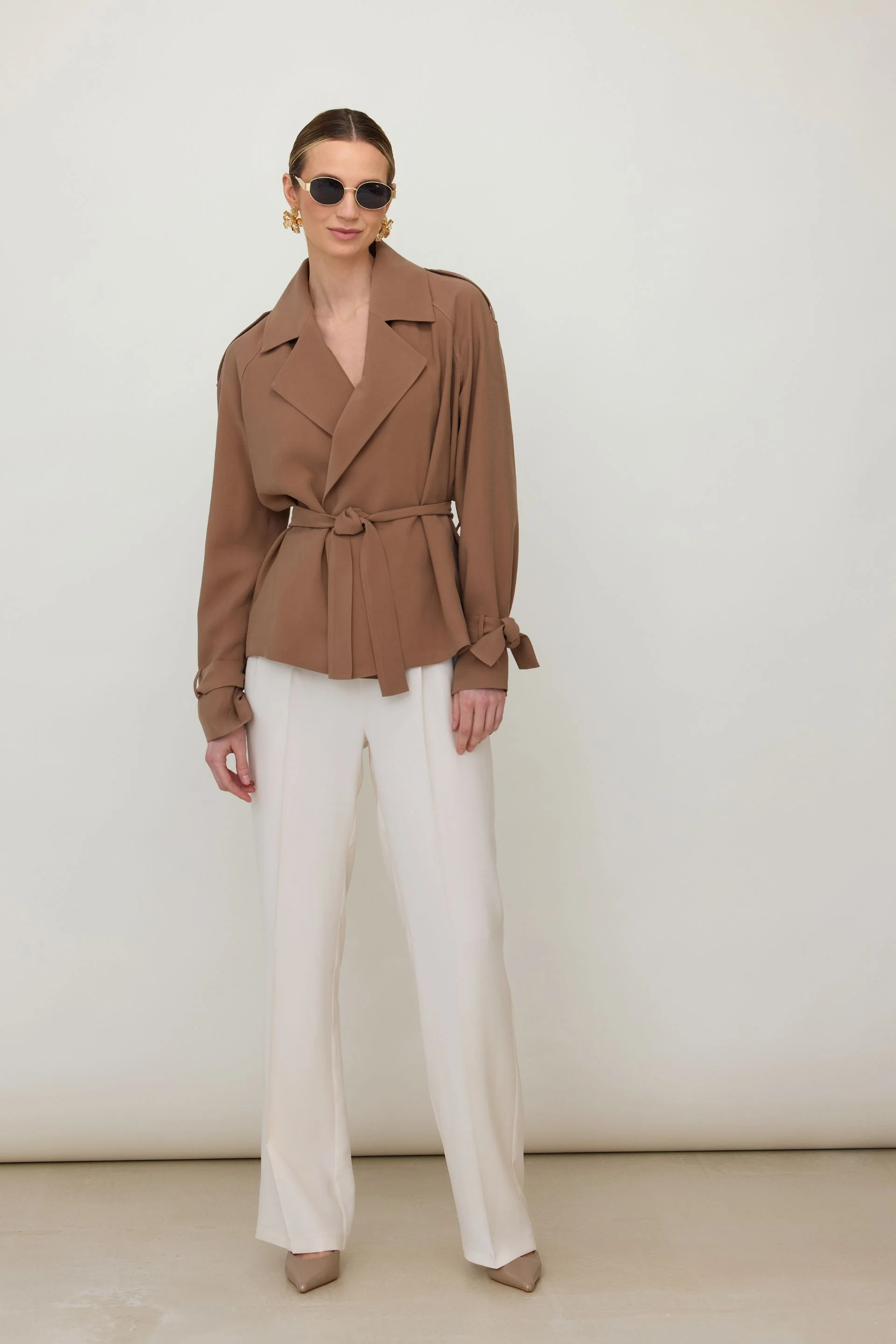 Elegancka narzutka wiązana cappucino - Image 3