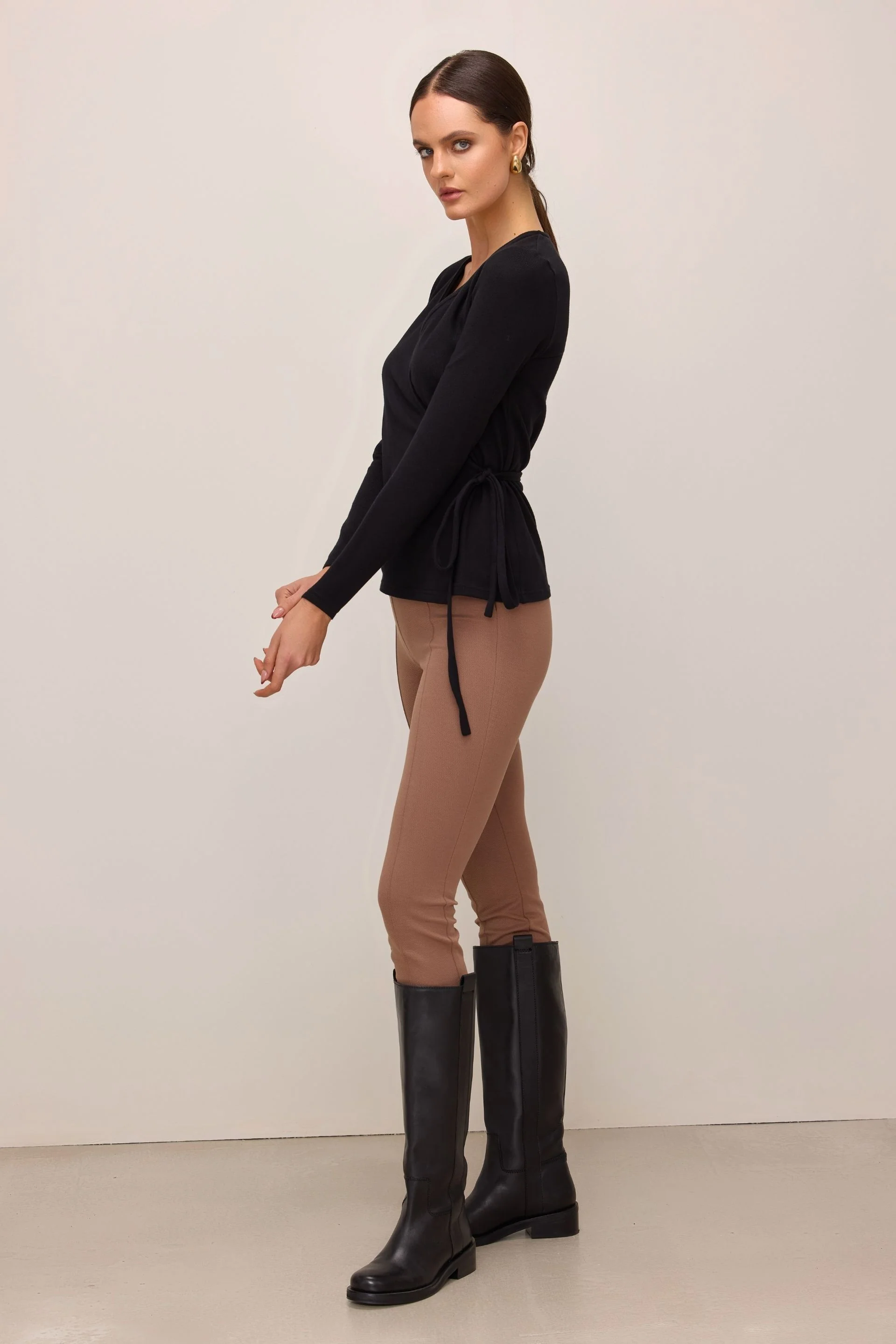 Kopertowy sweter czarny - Image 3