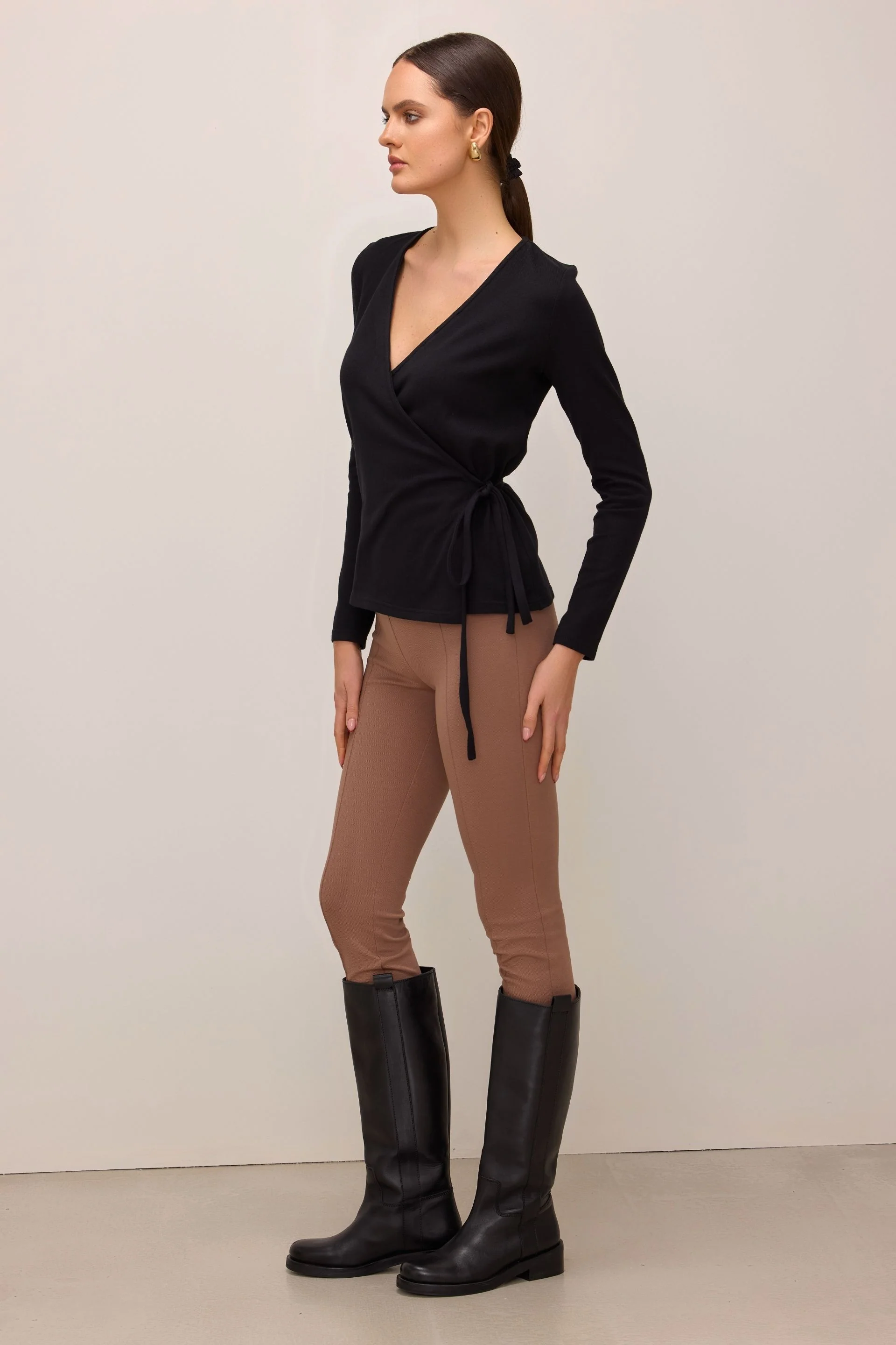 Kopertowy sweter czarny - Image 4