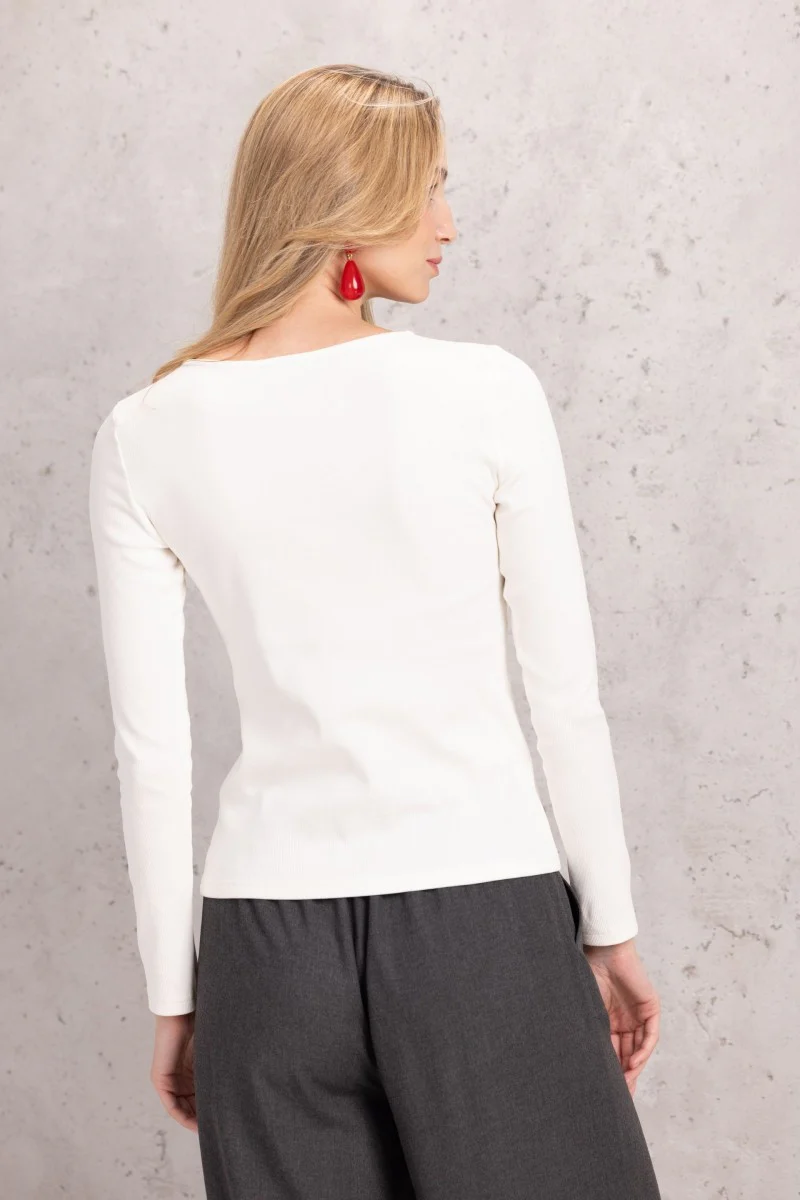 Longsleeve o prążkowanej strukturze złamana biel - Image 4