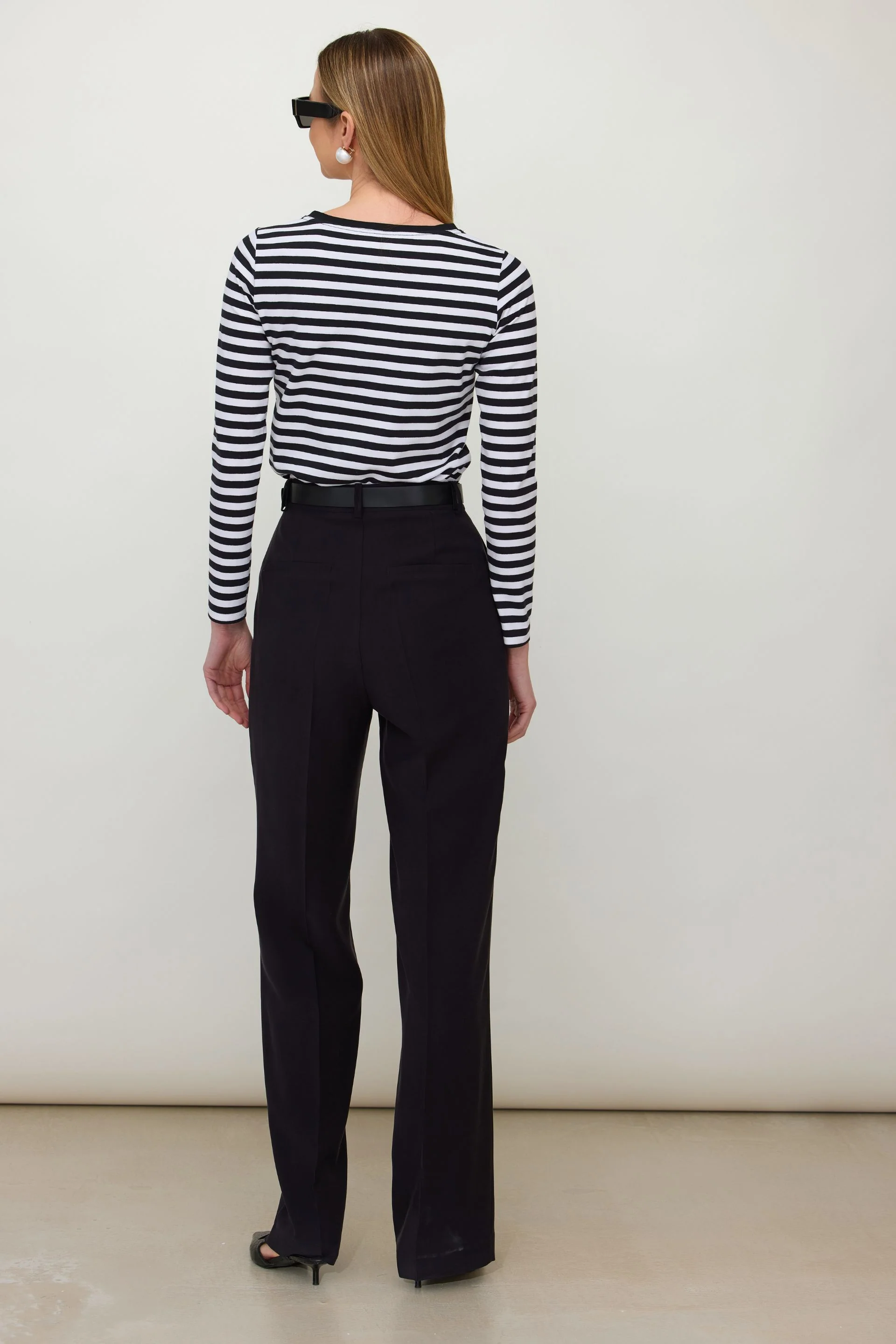 Longsleeve w paski biało-czarny czarne paski - Image 4