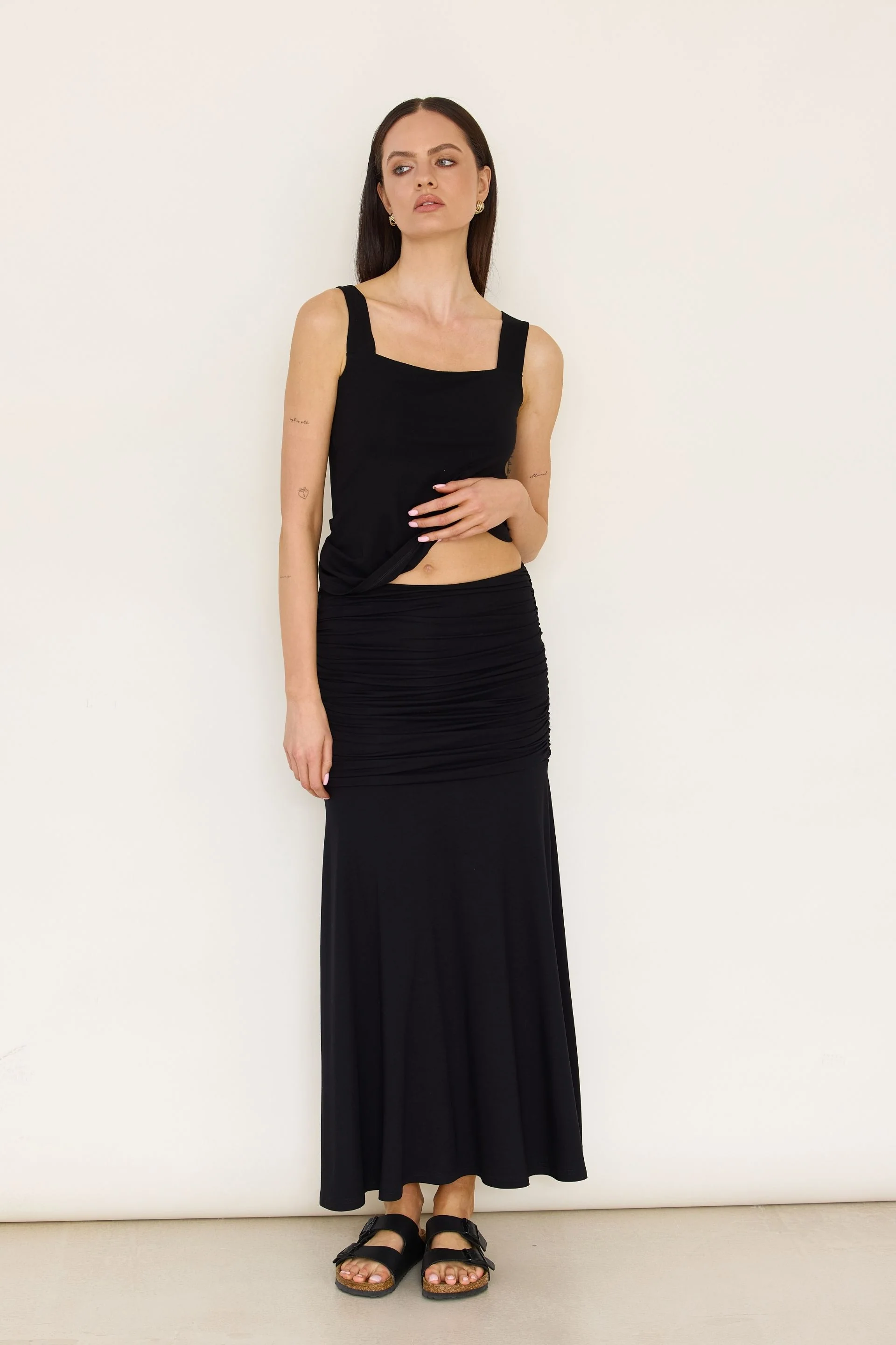 Spódnica midi z drapowaniami czarna - Image 3
