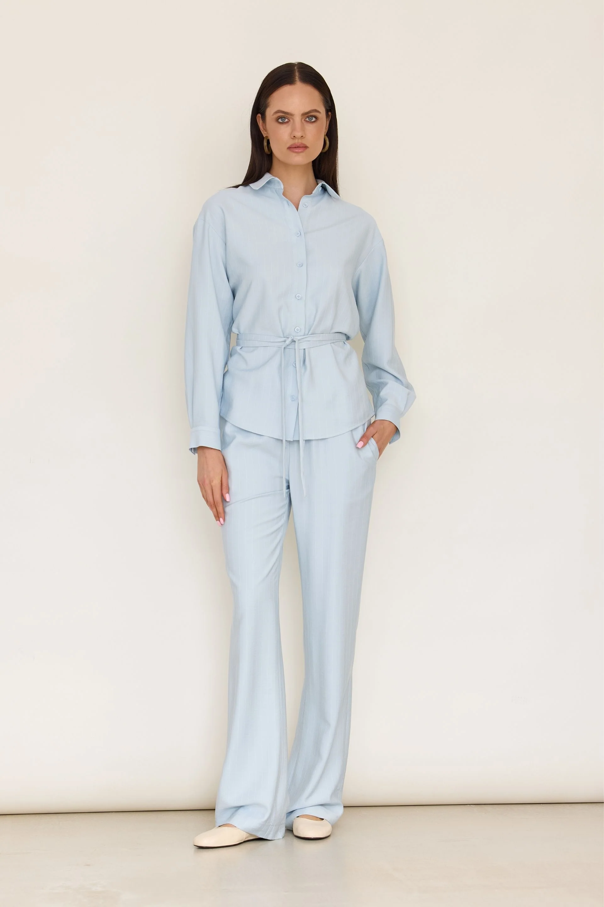 Spodnie na gumie w delikatne paski baby blue - Image 3
