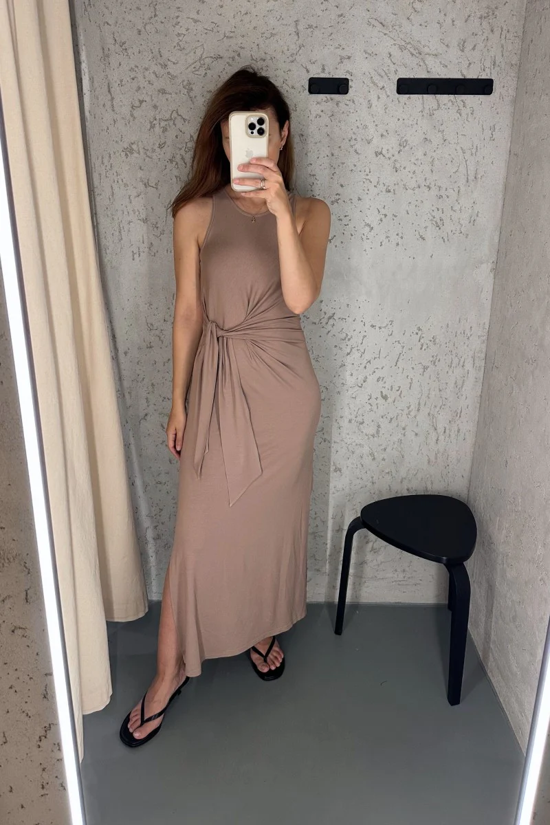 Sukienka maxi z supłem capuccino - Image 3