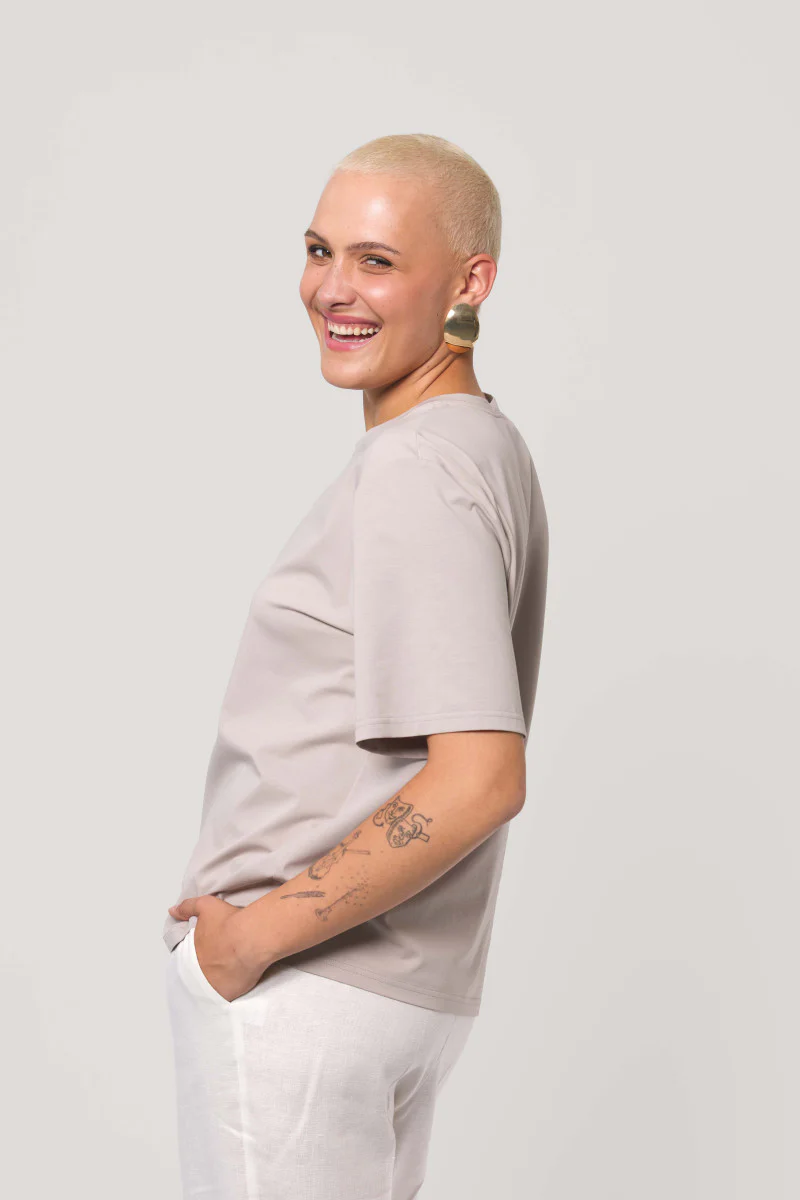 T-shirt basic o pudełkowym kroju taupe - Image 3