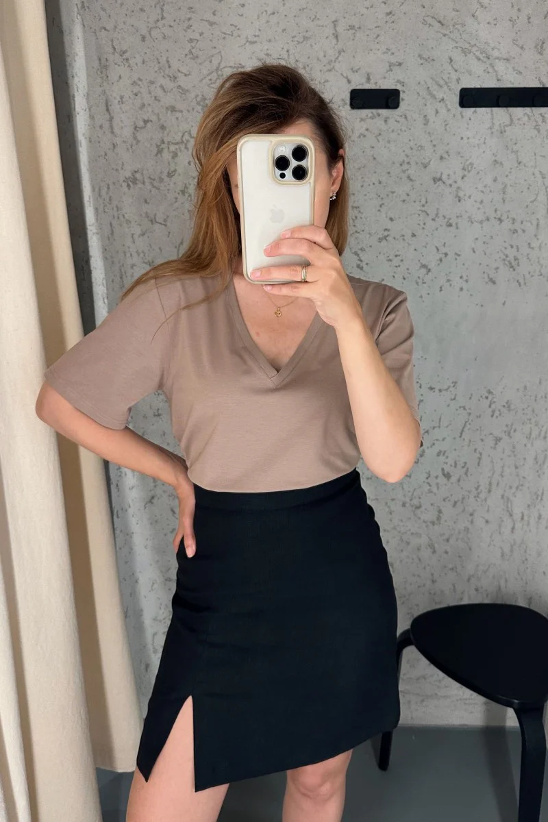 T-shirt o kroju pudełkowym z dekoltem typu v capuccino - Image 2