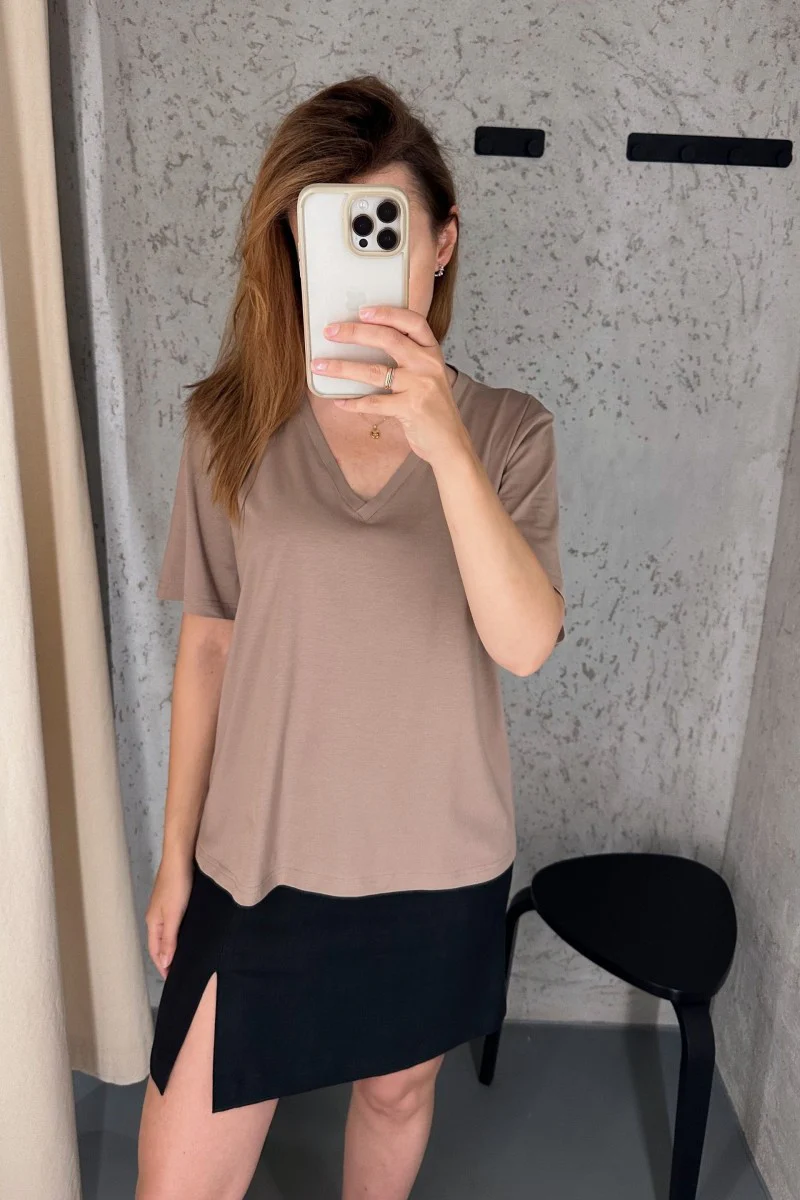 T-shirt o kroju pudełkowym z dekoltem typu v capuccino - Image 3